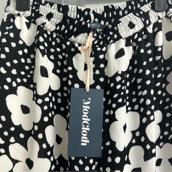 ModCloth Pants Black White Wide Leg Floral Indie Pants Boho Size Medium New - Picture 5 of 7